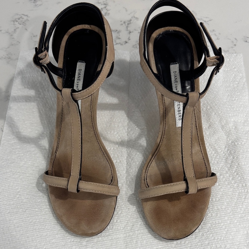 Diane Von Furstenberg Beige and Black Sandals